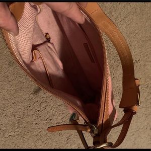 Dooney & Bourke Bags - Beautiful Pink Dooney & Bourke purse Dooney & Bourke Bags - Beautiful Pink Dooney & Bourke purse